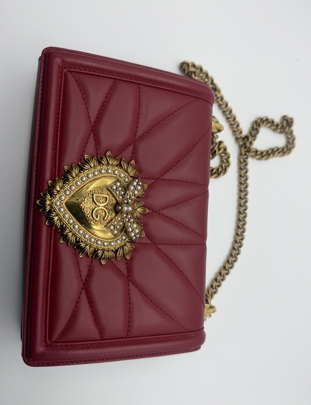 Three-quarter view showing the flap, quilting and chain