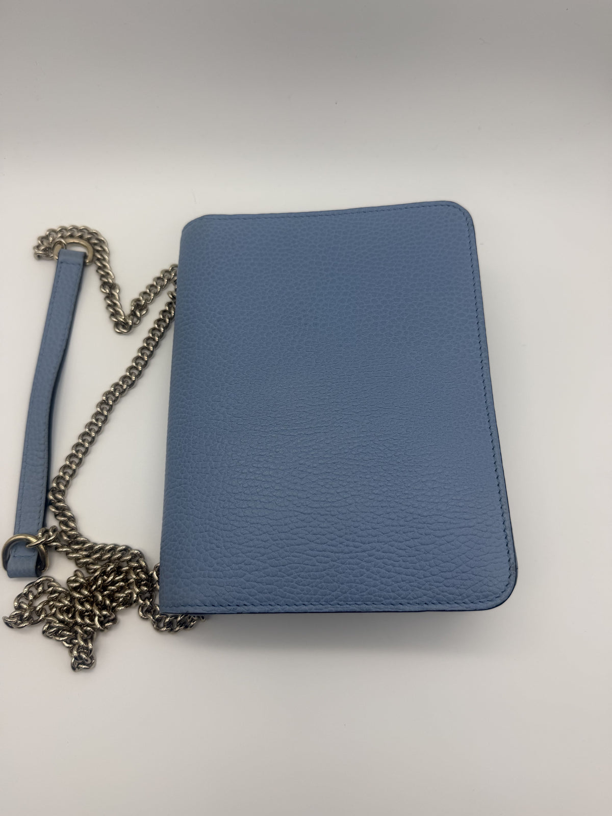 Back of the Gucci Interlocking GG Small in pale blue pebbled calfskin, unmarked leather and sharp corners