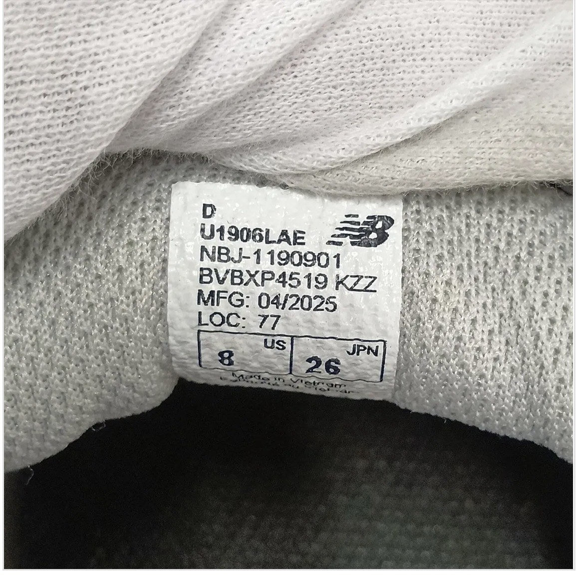Interior size label: U1906LAE, US 8 / JP 26, MFG 04/2025