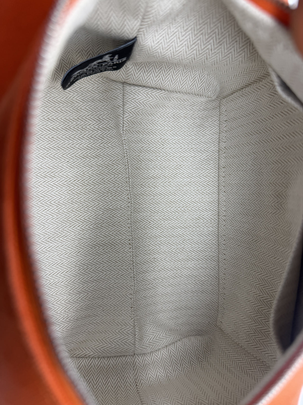The herringbone cotton lining and seams inside the case