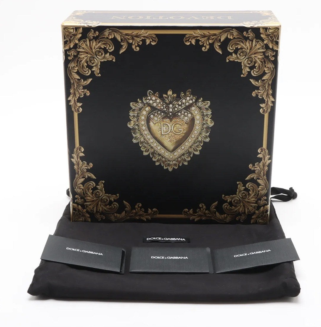 The original box, dust bag and cards included with the bag